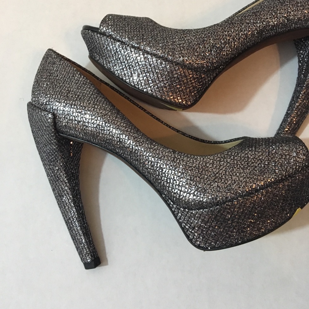 ⭐️💫Vera Wang glitter peep toe heels - Picture 2 of 7